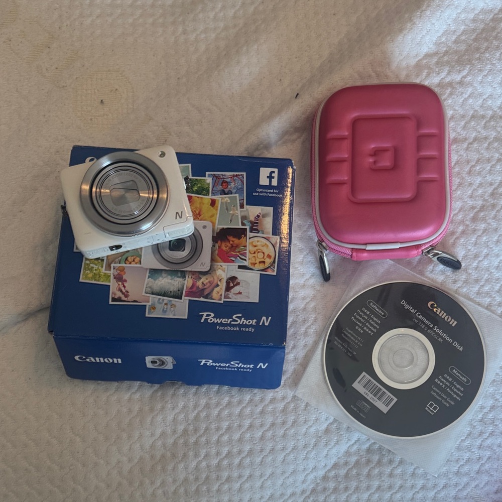Canon PowerShot N White with Pink Case